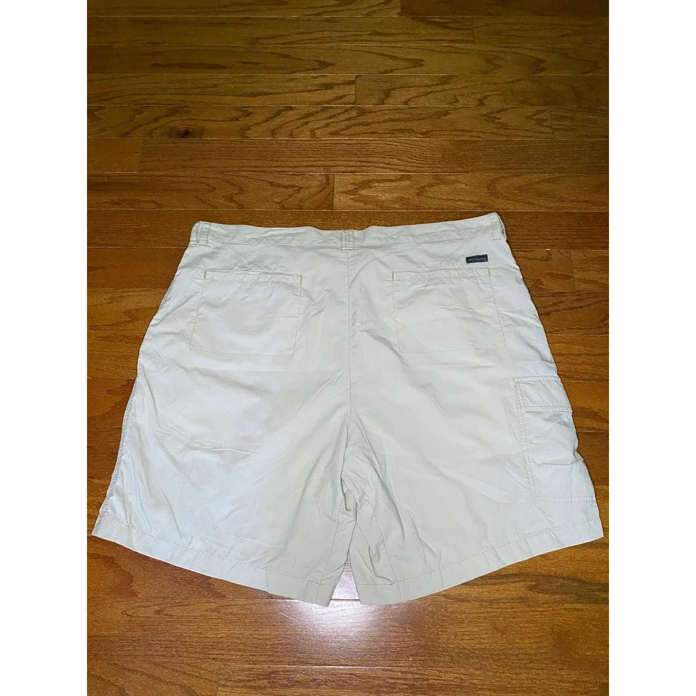Columbia Omni-Shade‎ Sun Protection Light Tan Cargo Shorts Size 42